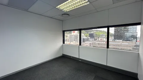 the box, floor 17,169 (7).